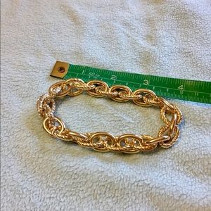 🎀 6 for $25. Goldtone bracelet.